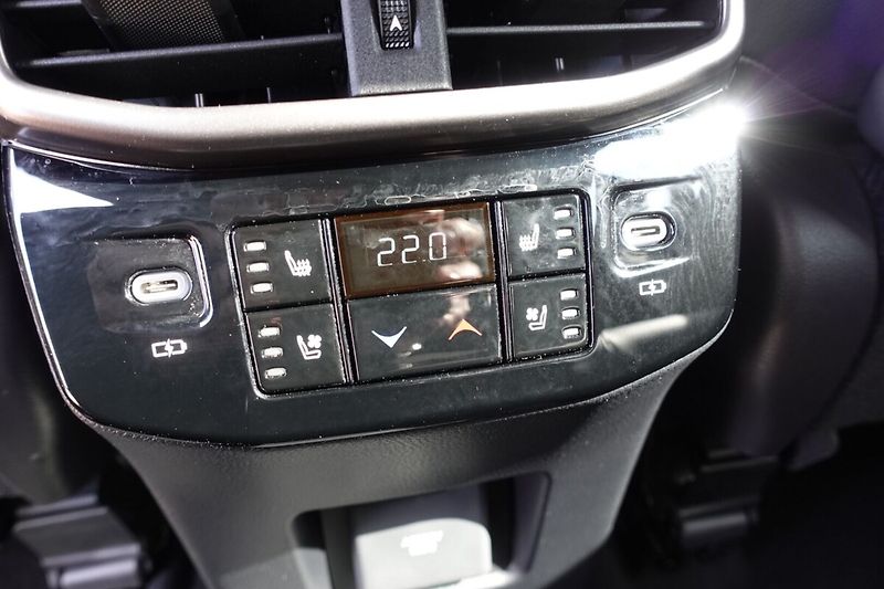 Lexus RX 450h plus RX450h+ Plug-in Luxury - fotka 32 z 36