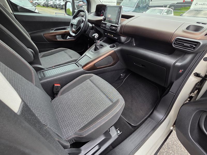 Peugeot Rifter (2020) 1.5 BHDi 130 LONG GTline MAN6 - fotka 12 z 32