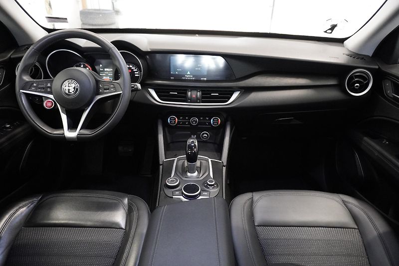 Alfa Romeo Stelvio 2.2D 132kW, 121 000KM - fotka 20 z 29