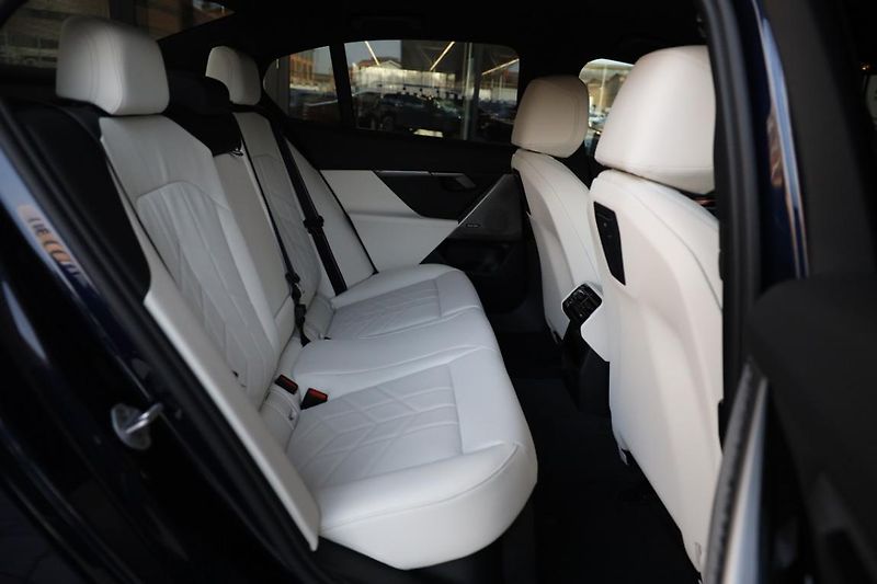 BMW Řada 5 540d xDrive Sedan - fotka 6 z 18