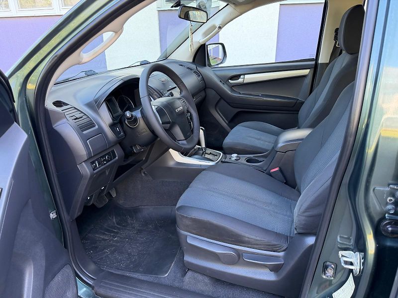 Isuzu D-Max 2,5 TD TwinTurbo  4WD automat - fotka 8 z 19