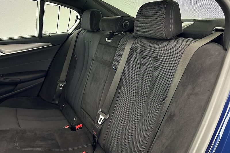 BMW Řada 5 530d xDrive - fotka 8 z 25