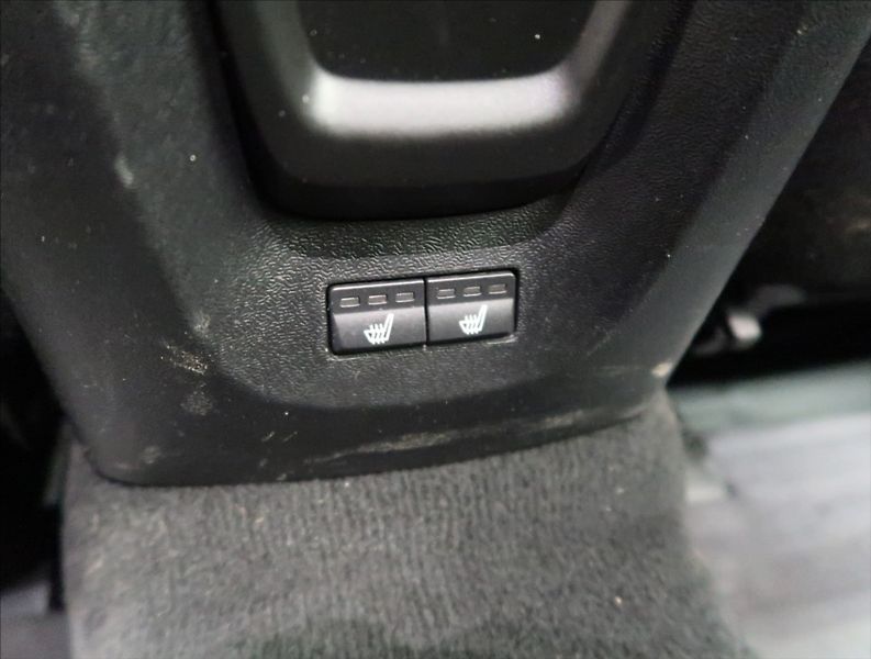 Volvo V40 2,0 D AUT NEZ. TOPENÍ - fotka 22 z 22