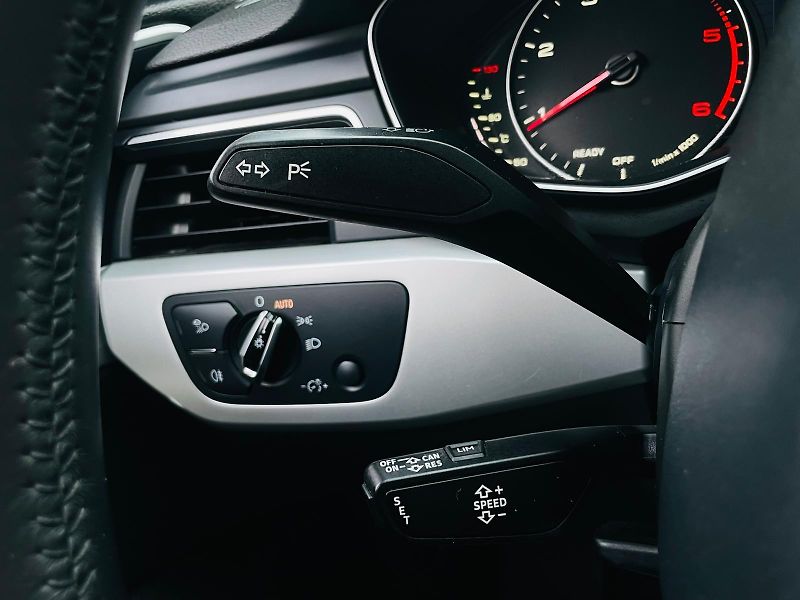 Audi A4 Avant 2.0TD AUT VÝHŘEV SENZORY - fotka 42 z 48