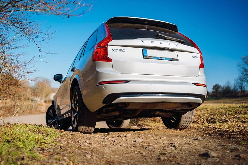 Volvo XC90 (2022) B5 AWD - fotka 6 z 28