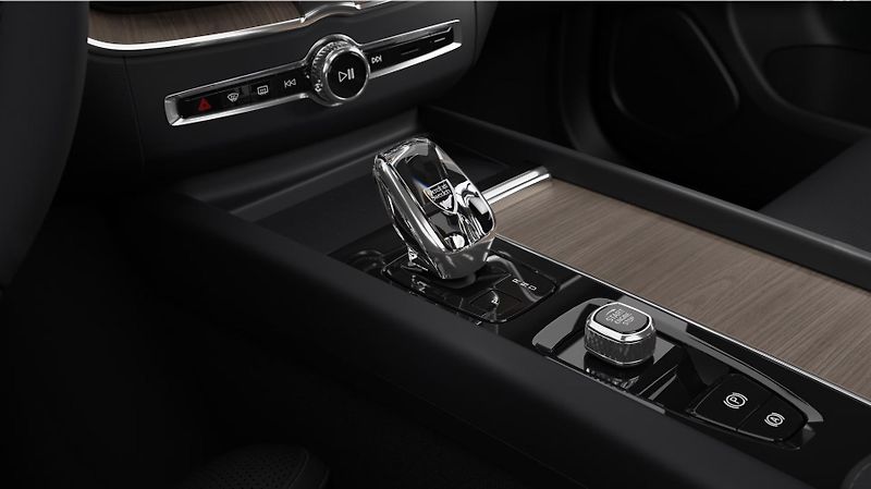 Volvo XC60 (2026) T6 AWD PLUS BRIGHT AUT - fotka 13 z 14