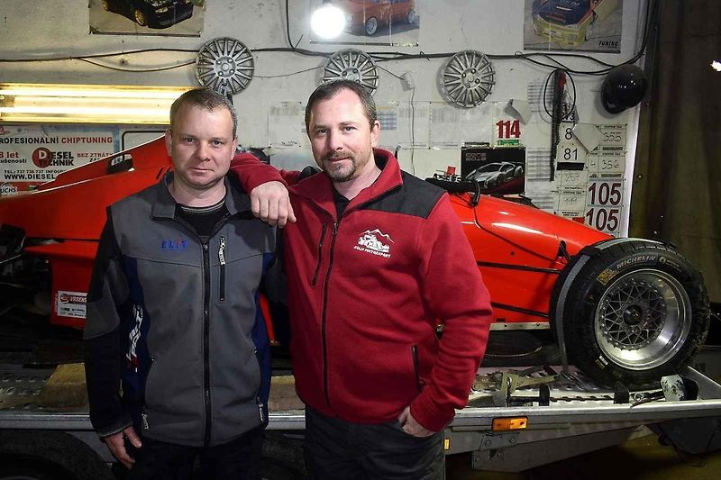 S formulí do vrchu? Při smyku už vím, že mě to bude stát balík, říká pilot ze Senetářova Jan Golis.