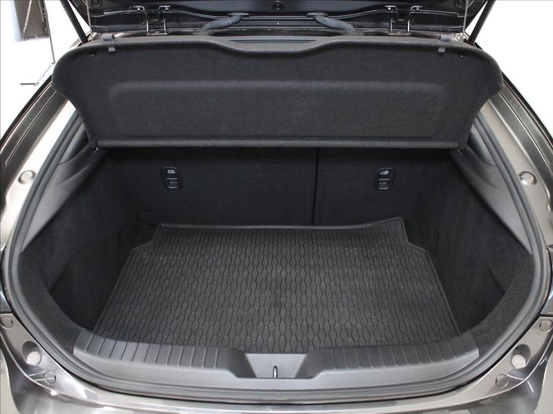 Mazda 3 2,0 G120 PLUS 1.maj. 6L-Zár. - fotka 20 z 22