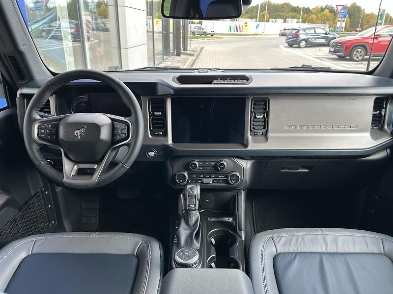 Ford Bronco 2.7 EcoBoost 246kW OUTER BANKS - fotka 11 z 36