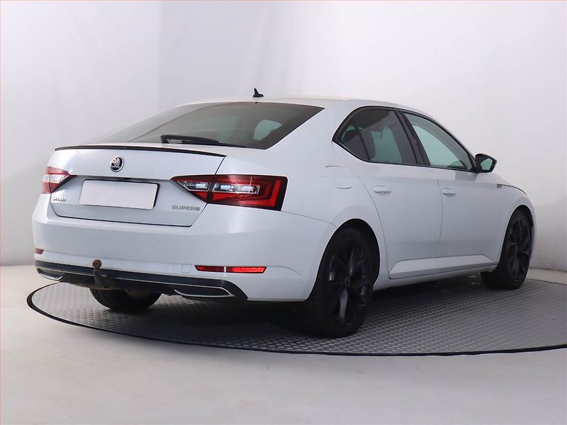 Škoda Superb (2016) 2.0 TDI 4x4, 4X4, Automat - fotka 5 z 25