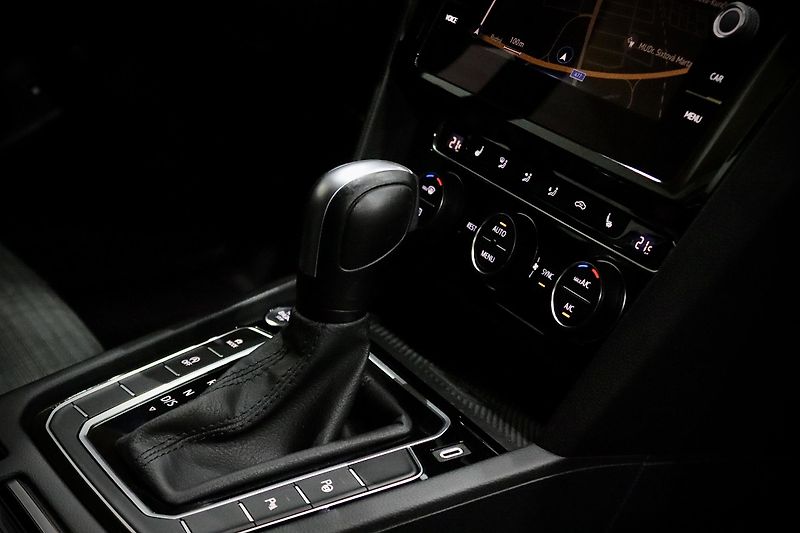 Volkswagen Passat B8 FL Var. 2.0 TSI 140 kW DSG - fotka 18 z 46