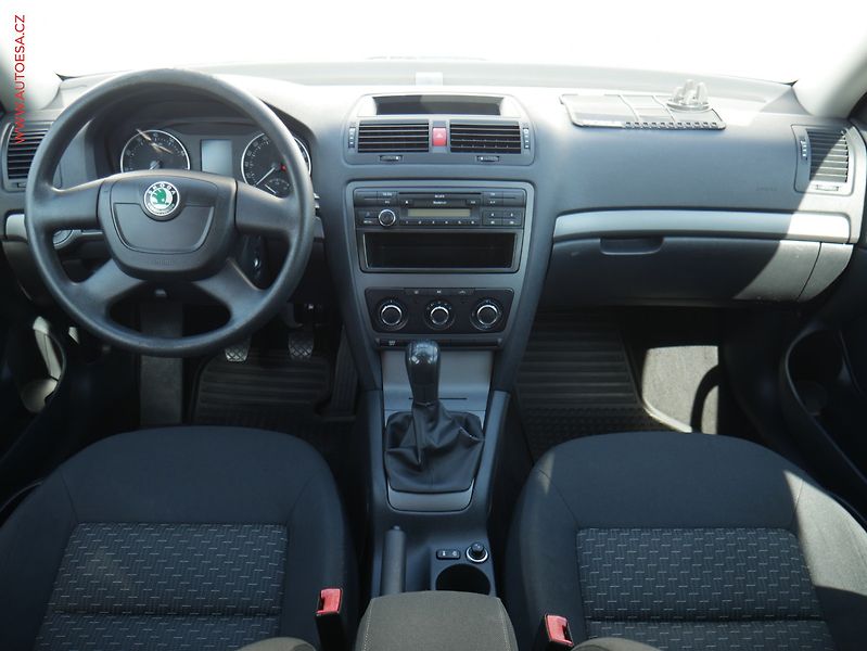 Škoda Octavia (2012) 1.6 MPi, ČR, Active, TZ - fotka 8 z 14