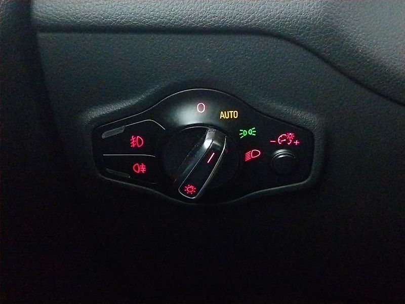 Audi Q5 (2009) basis 2.0 TDI, 4X4, Automat - fotka 17 z 17