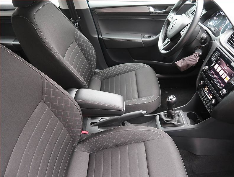 Škoda Rapid (2018) Style 1.0 TSI, Serv.kniha - fotka 9 z 13