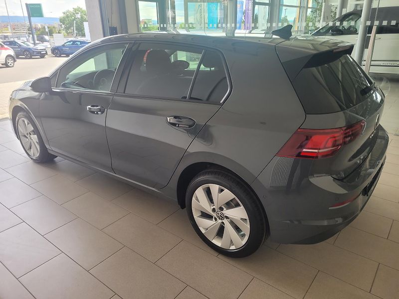 Volkswagen Golf (2026) People 1,5 TSI 7DSG mHEV - fotka 3 z 5