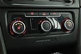 Volkswagen Golf (2012) 2.0 TDI, Automat, po STK - náhled 14