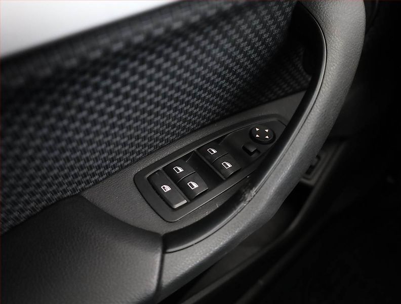 BMW X1 (2019) sDrive18d, Automat, Serv.kniha - fotka 16 z 18