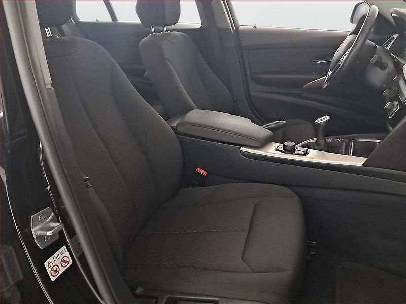 BMW Řada 3 (2018) 318 d, Serv.kniha, Tempomat - fotka 9 z 18