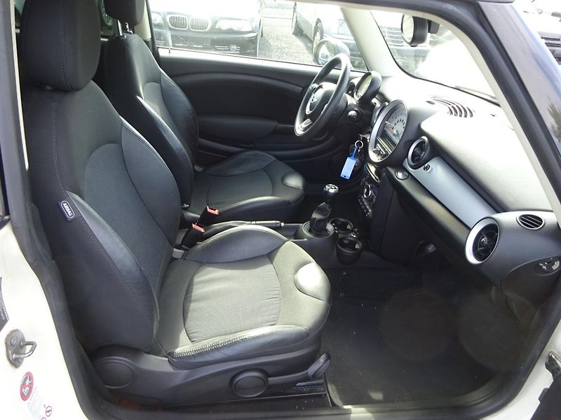 Mini One 1.6 72kW SERVIS POLOKŮŽE - fotka 8 z 26