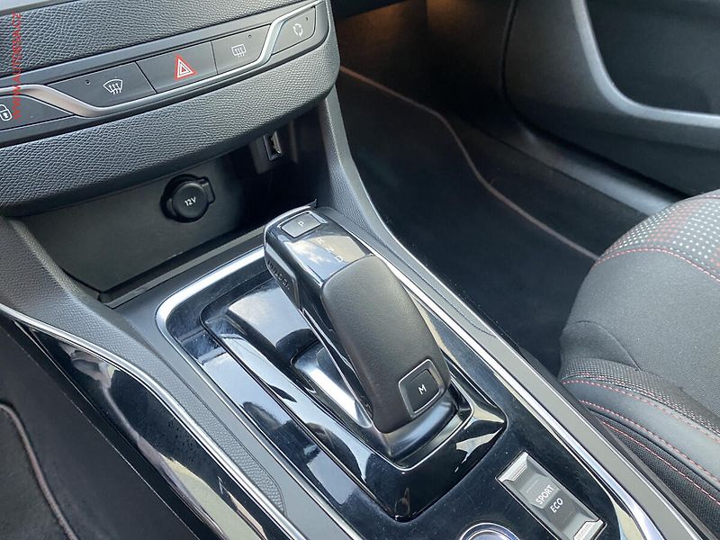 Peugeot 308 (2020) 1.2PT, ČR, GT Line, AT, LED - fotka 15 z 19