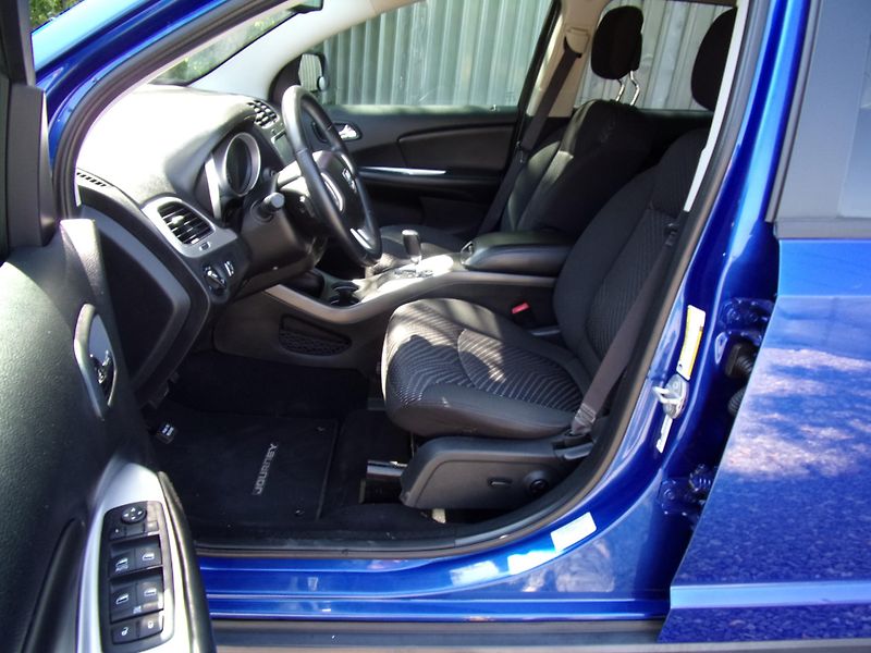 Dodge Journey (2015) 3.6L V6 208kW SXT AUTOMAT 7MÍS - fotka 9 z 21