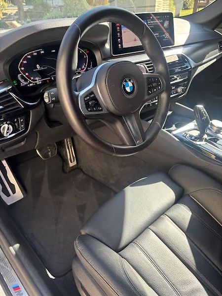 BMW Řada 5 (2021) 530D xDrive  - fotka 5 z 18