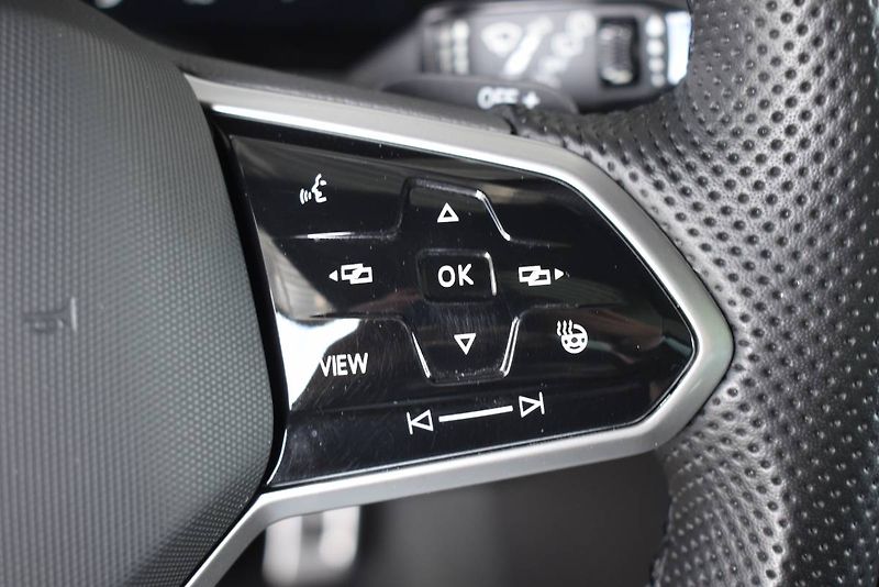Volkswagen Touareg (2023) R-Line 3.0TDI 210kW,Tažné,Weba - fotka 21 z 31