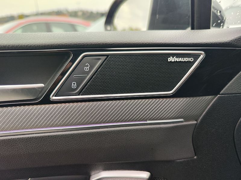 Volkswagen Passat 2.0 TDI/140kW R-Line DSG - fotka 33 z 37