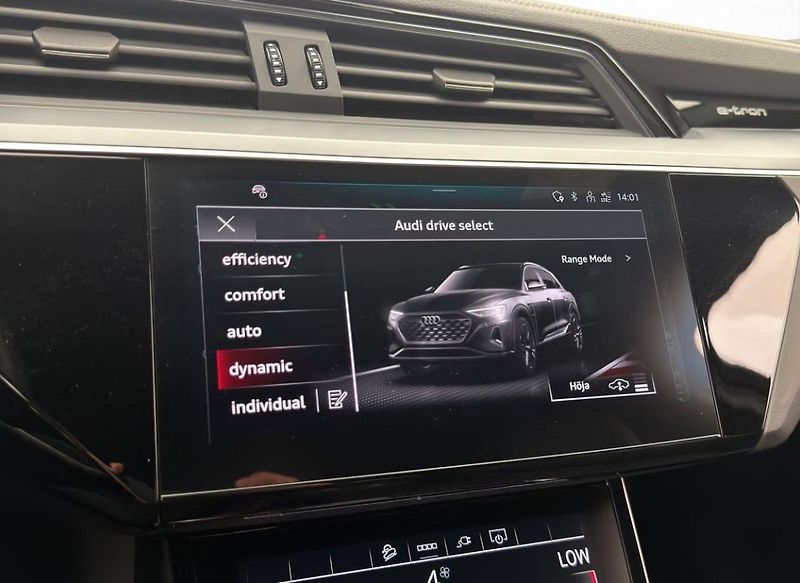 Audi Q8 e-tron 55 Quattro Kamera Tažné - fotka 16 z 36