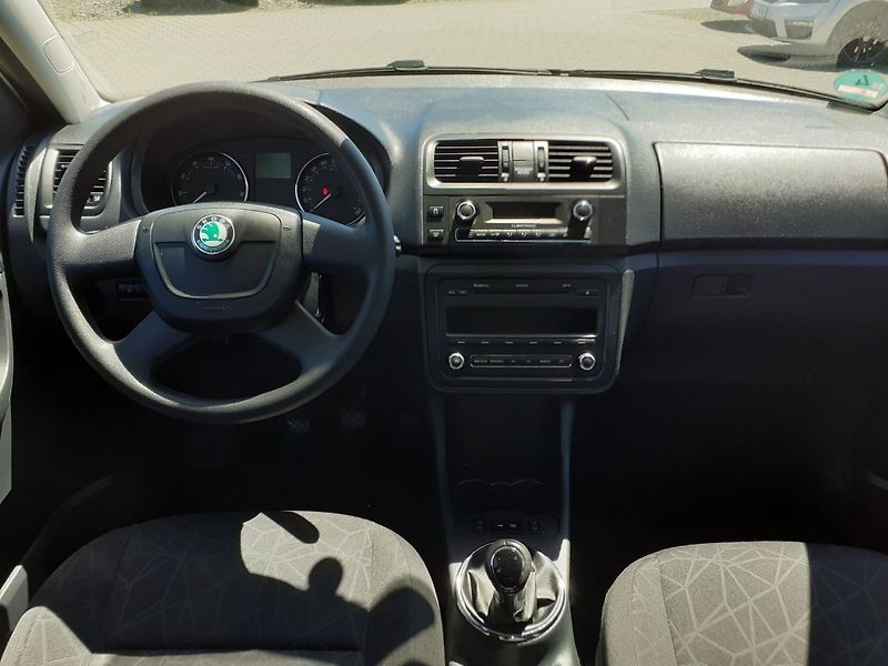 Škoda Fabia (2011) KOMBI 1.2 TSi AMBIENTE - fotka 7 z 27