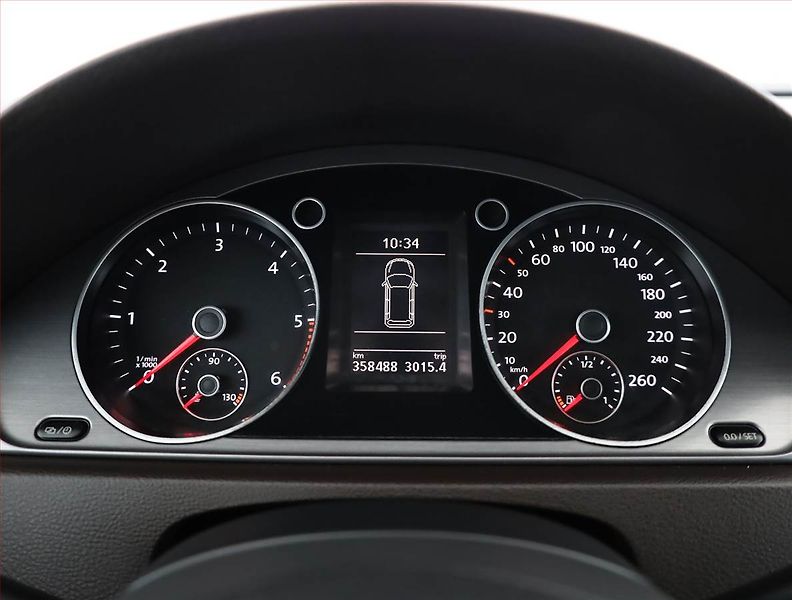 Volkswagen Passat (2014) 2.0 TDI, Navi, Tempomat - fotka 9 z 18