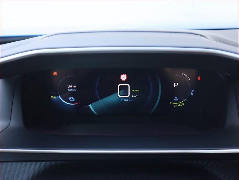 Peugeot 2008 (2021) Allure 50 kWh, SoH 91% - fotka 11 z 25