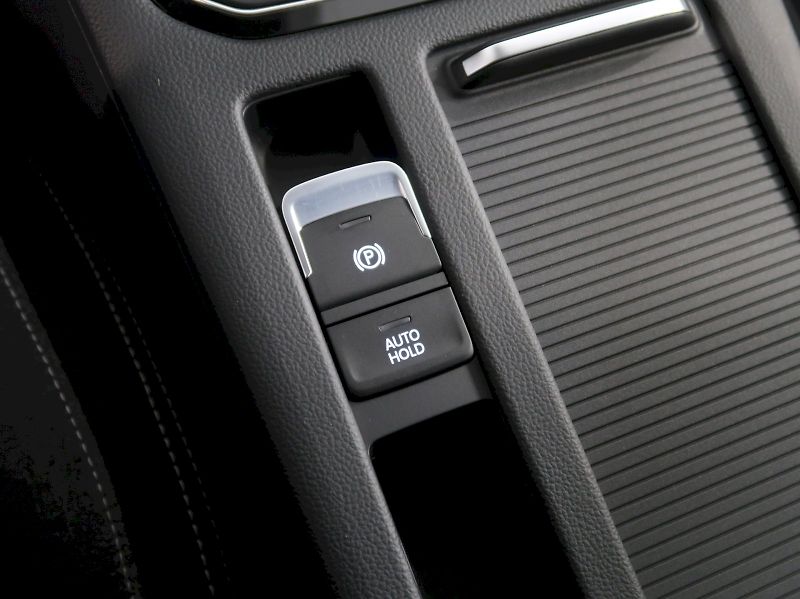 Volkswagen Passat (2023) BUSINESS PREMIUM 2.0TDI 110KW - fotka 32 z 36