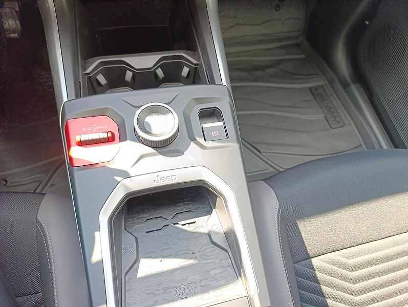 Jeep Compass (2026) First Edition e-Hybrid 145k - fotka 17 z 29