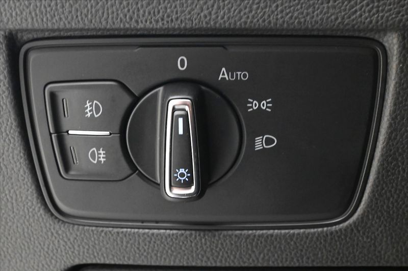 Volkswagen Passat 2,0 TDI 110KW DSG BUSINESS Zár - fotka 27 z 31