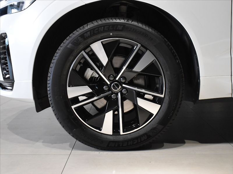 Volvo XC60 2,0 B5 AWD PLUS Bezklíč,BLIS - fotka 7 z 23