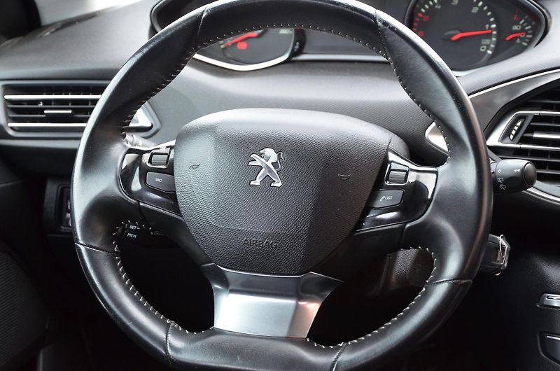Peugeot 308 (2019) 1.5 HDi 96kW NAVI /STK 06/2028 - fotka 14 z 29