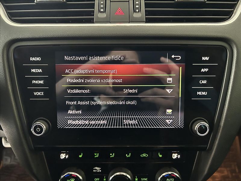 Škoda Octavia 2,0   TSI 180kW,RS,MANUÁL,SERV - fotka 19 z 34