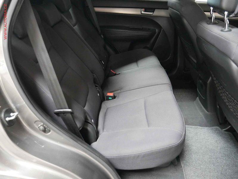 Kia Sorento (2010) 2.2 CRDi 4x4, ČR, Navi, xenon - fotka 12 z 23