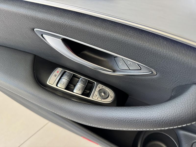 Mercedes-Benz Třídy E 300de 4MATIC*Webasto*Panorama - fotka 35 z 43