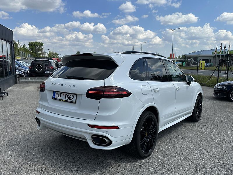 Porsche Cayenne (2015) Porsche Cayenne 2015 - fotka 7 z 19