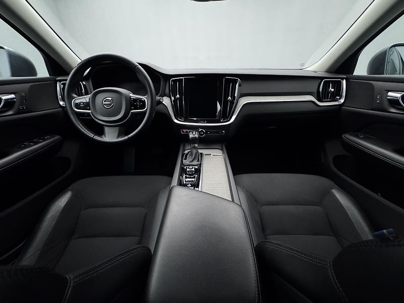 Volvo V60 CC D4 AWD MOMNETUM CZ 1.maj - fotka 2 z 44