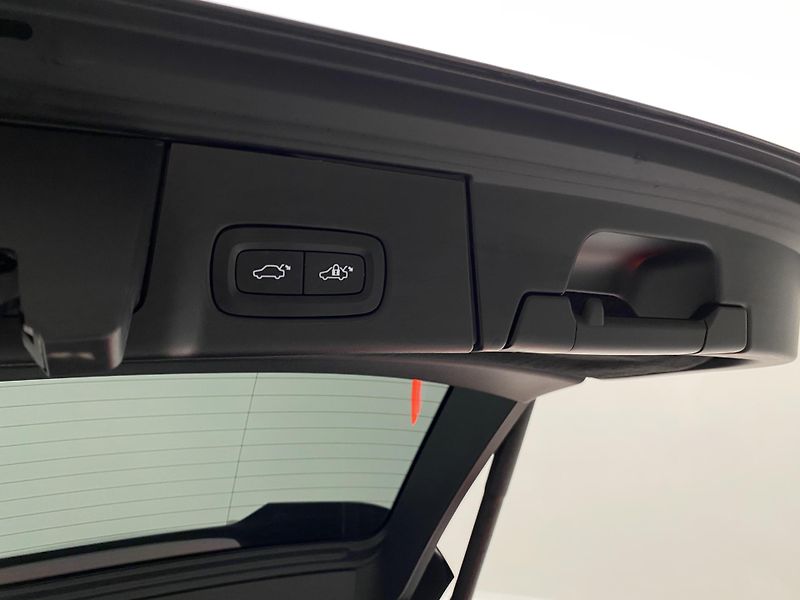 Volvo V90 T6 AWD PLUG-IN DARK PLUS AUT - fotka 32 z 59