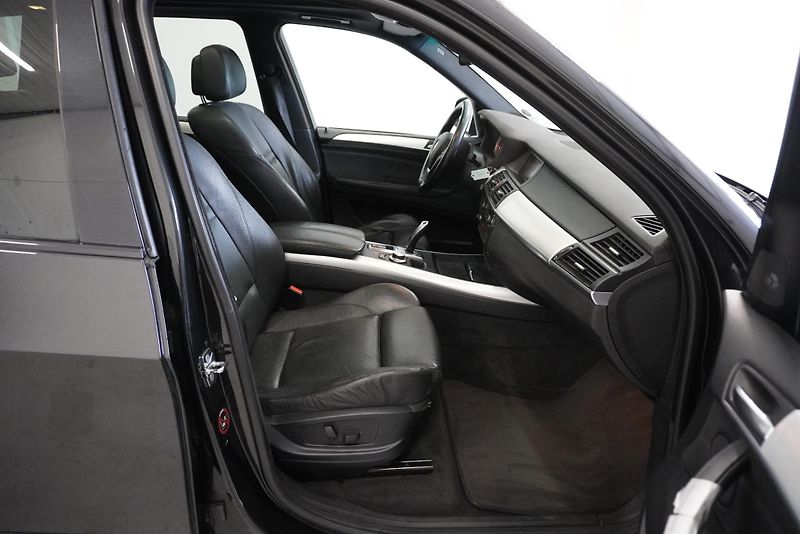 BMW X5 3,0 XDRIVE35D AUT. - fotka 30 z 34