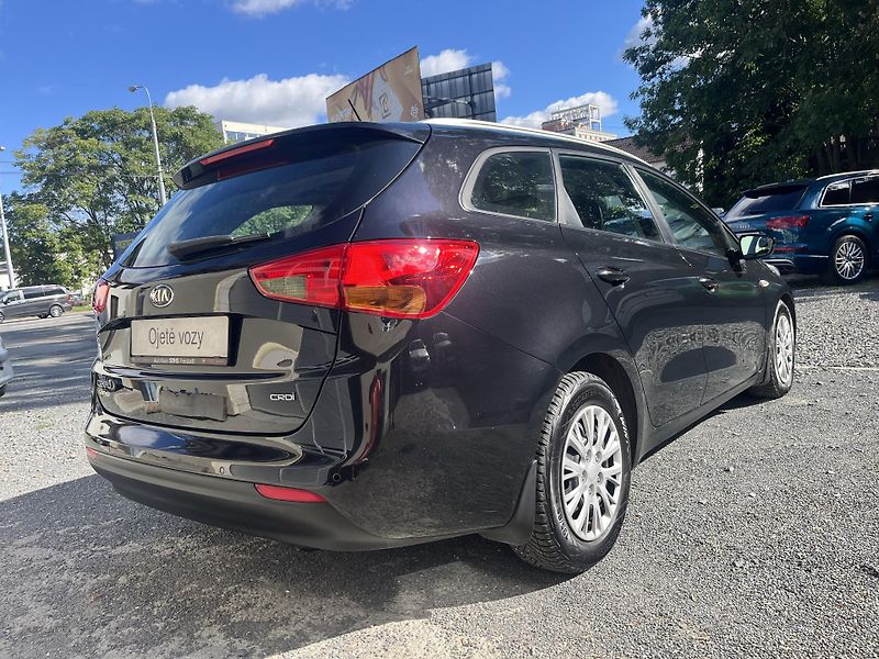 Kia Ceed (2013) 1,4 CRDi 66 Kw TAŽNÉ !! - fotka 5 z 18