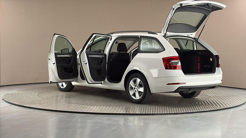 Škoda Octavia 1.6 TDI Ambition Combi - fotka 7 z 23