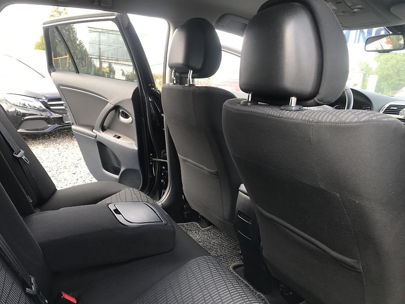 Toyota Avensis 1.8 í 108 KW,KOMBI,KLIMA... - fotka 11 z 18