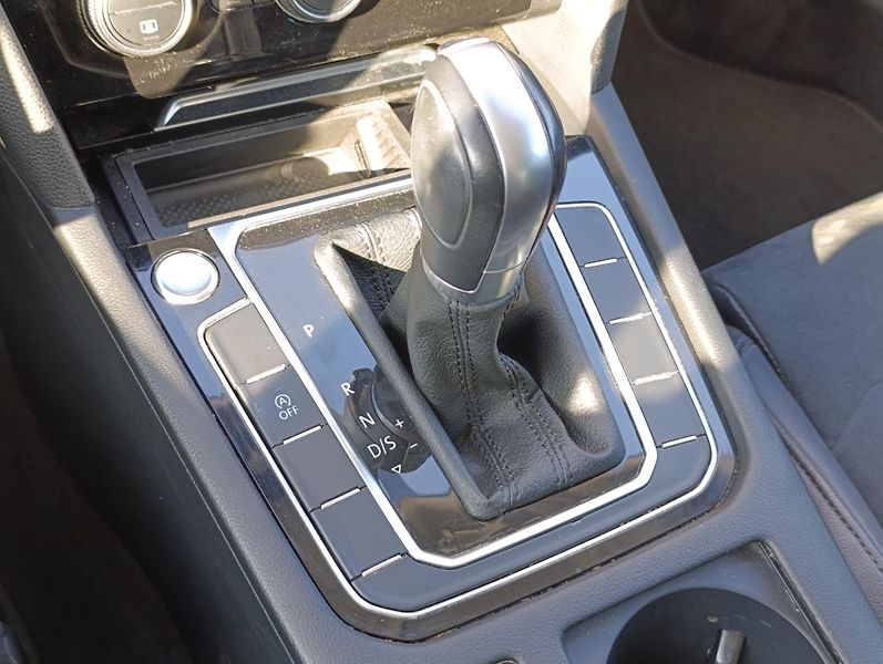 Volkswagen Passat 2.0TDI DSG ČR 1. MAJITEL DPH - fotka 24 z 30