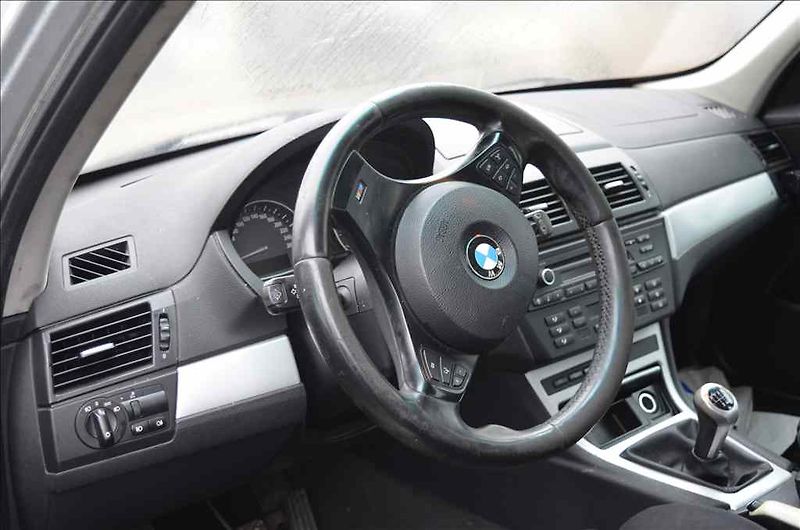 BMW X3 (2006) 3,0 D - fotka 9 z 20