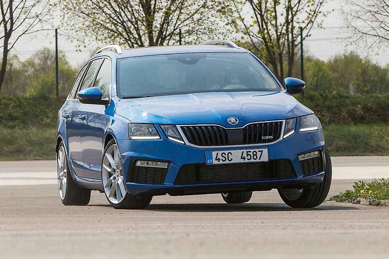 Škoda Octavia Combi RS a Škoda Octavia Scout.